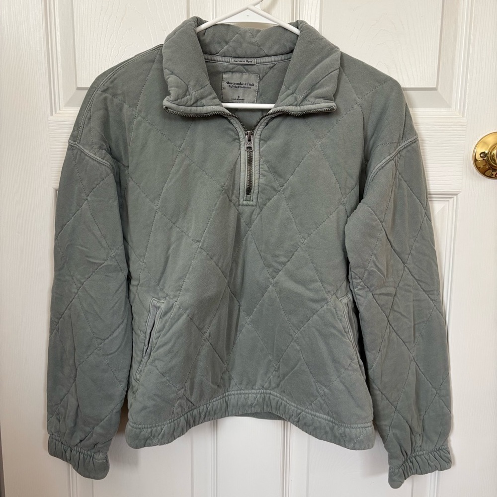 Abercrombie & Fitch Quilted Quarter-Zip Pullover in Muted Sage